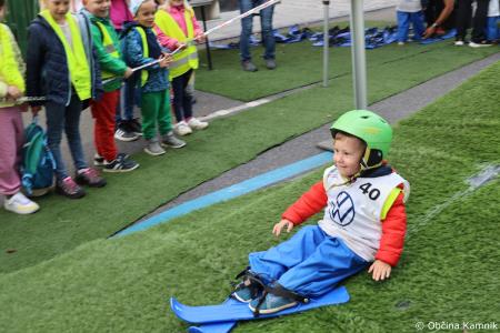 Otroci kamniških šol in vrtcev rajali na Glavnem trgu in se učili o trajnostni mobilnosti (4)